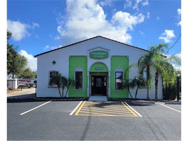 Extra Space Storage facility at 880 Bay Rd - Mount Dora, FL