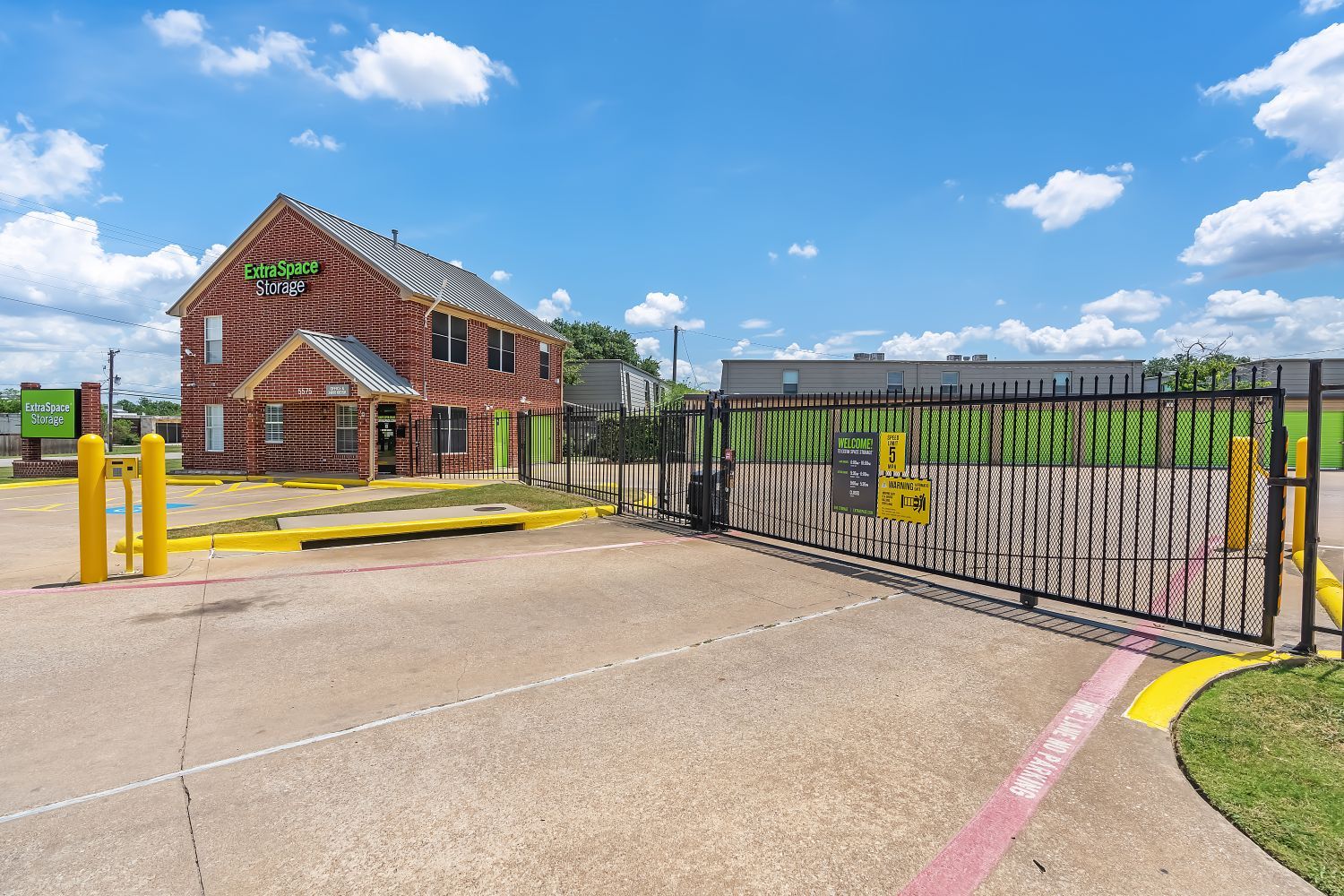 Extra Space Storage  5575 Davis Blvd in North Richland Hills, TX