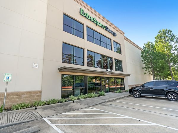 Extra Space Storage facility at 15500 Vintage Preserve Pkwy - Houston, TX
