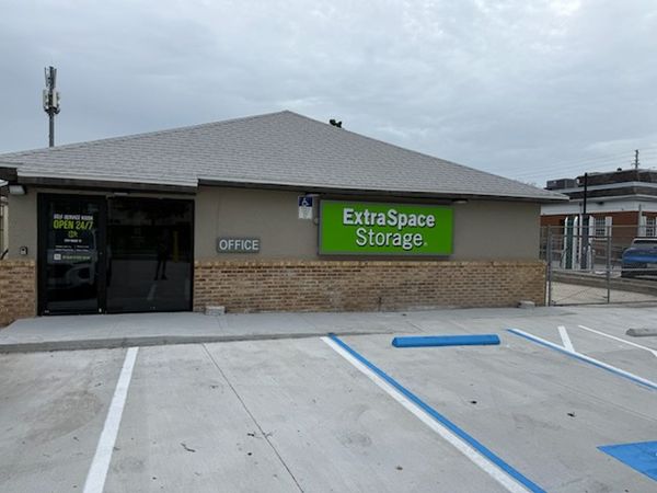 Extra Space Storage facility at 4400 US Highway 98 N - Lakeland, FL