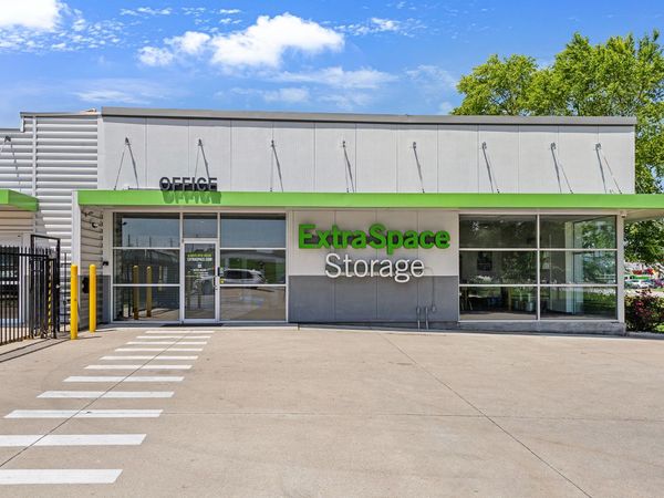 Extra Space Storage facility at 6143 Brookville Rd - Indianapolis, IN