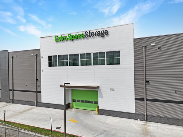 Extra Space Storage facility at 11548 W Dodge Rd - Omaha, NE