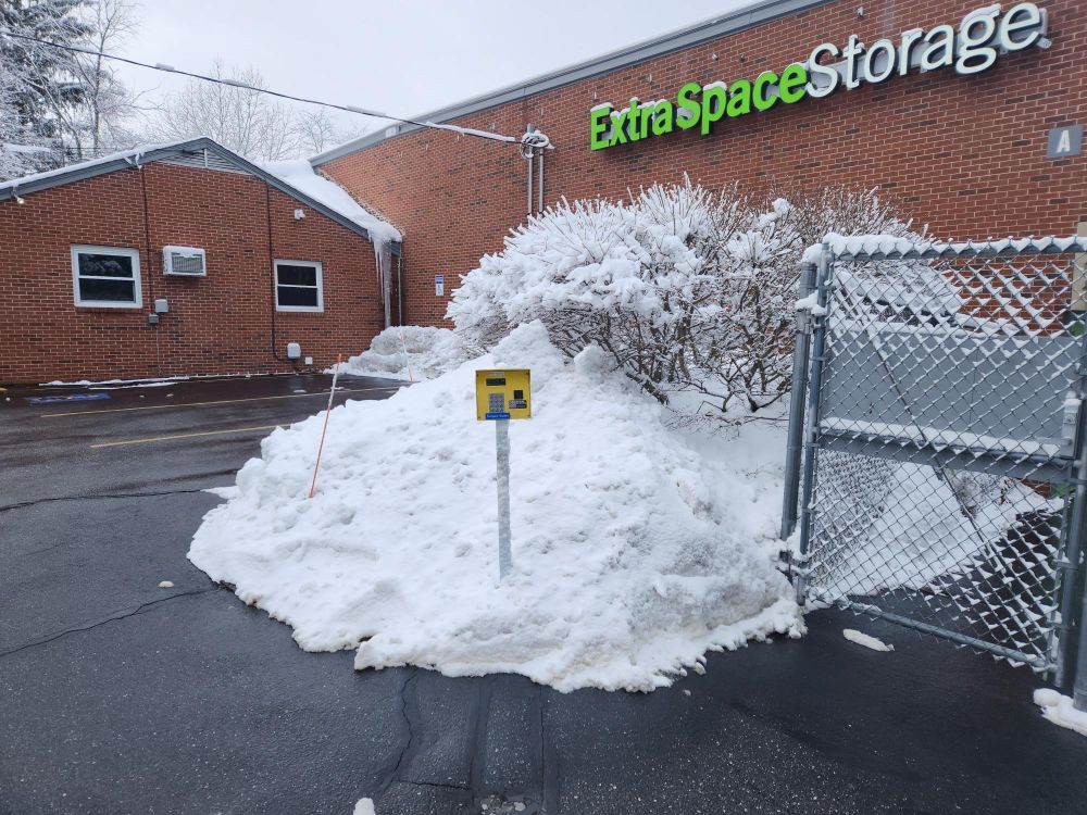 Extra Space Storage in Nashua, NH  120 Spit Brook Rd 2