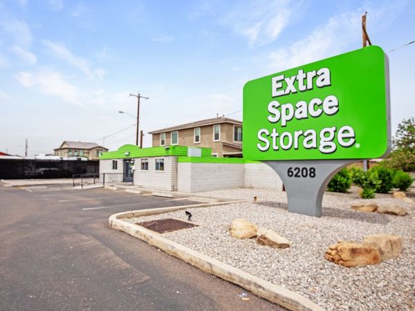 Extra Space Storage facility at 6208 N 67th Ave - Glendale, AZ