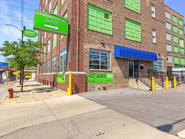 Extra Space Storage facility at 345 N Western Ave - Chicago, IL