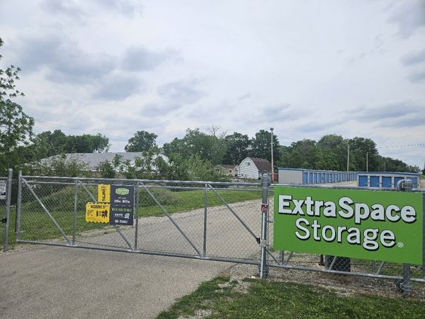 Extra Space Storage facility at 711 Indianapolis St - Bloomington, IL