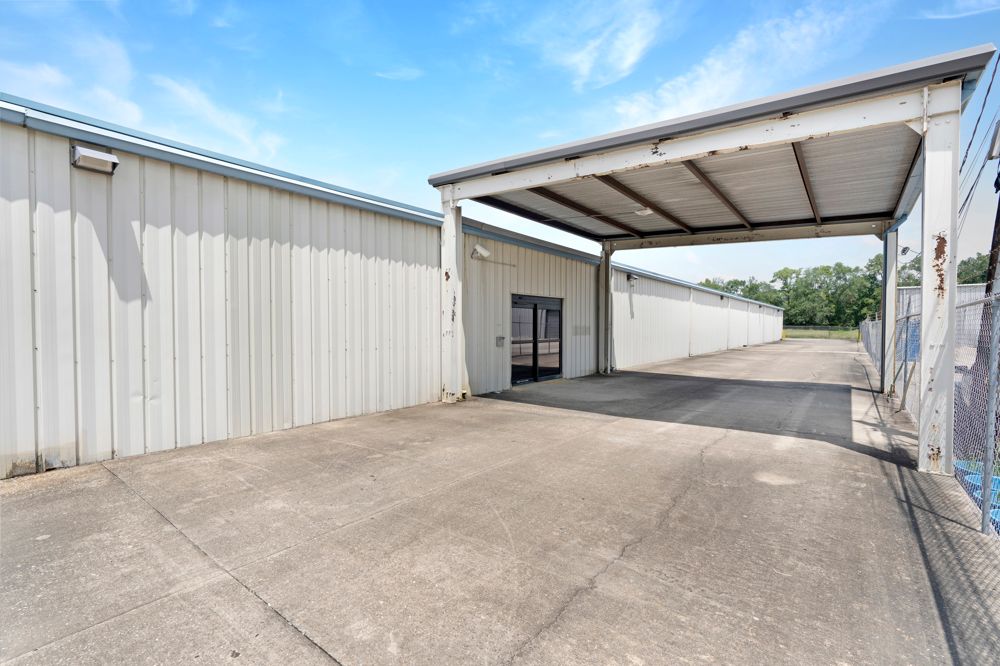 Extra Space Storage  6970 College St in Beaumont, TX