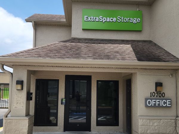 Extra Space Storage facility at 10700 US Highway 19 N - Pinellas Park, FL