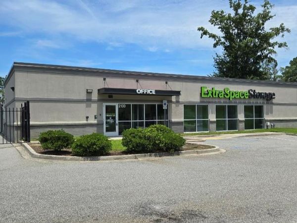 Extra Space Storage facility at 2130 N Main St - Summerville, SC