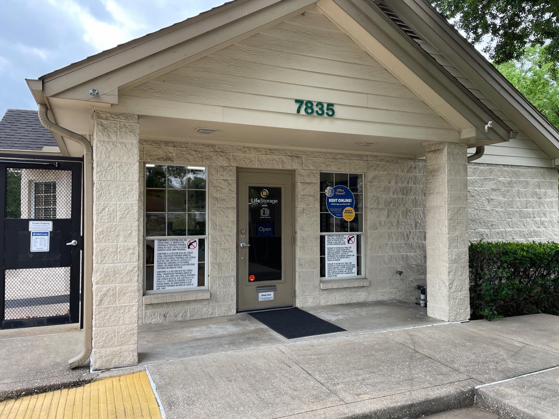 Extra Space Storage  7835 W Sam Houston Pkwy N in Houston, TX