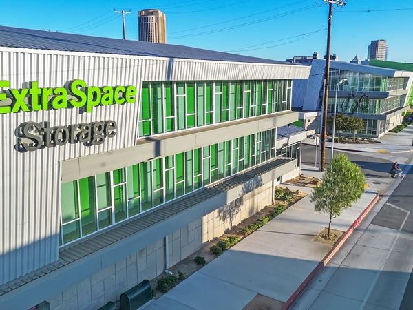 Extra Space Storage facility at 1000 N Main St - Los Angeles, CA