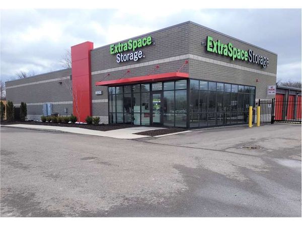 Extra Space Storage facility at 43955 Michigan Ave - Canton, MI