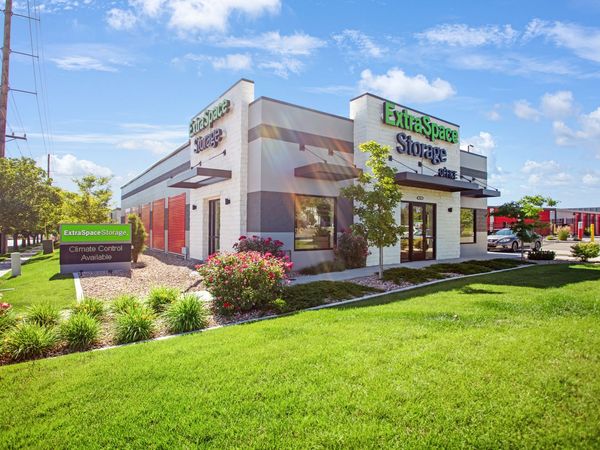 Extra Space Storage facility at 5443 S 6055 W - West Valley City, UT