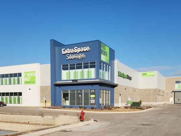 Extra Space Storage facility at 410 Hill Ave - Aurora, IL