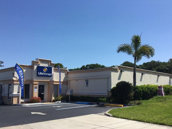 Life Storage facility on 4029 Bee Ridge Rd - Sarasota, FL