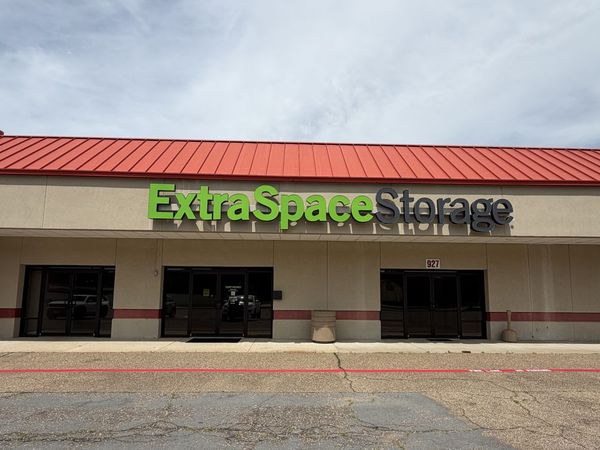 Extra Space Storage facility at 927 N Robison Rd - Texarkana, TX
