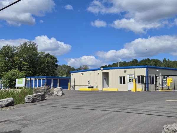 Extra Space Storage facility at 8372 Oswego Rd - Liverpool, NY