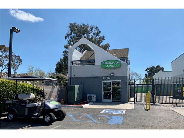 Extra Space Storage facility at 4664 Lincoln Ave - Cypress, CA