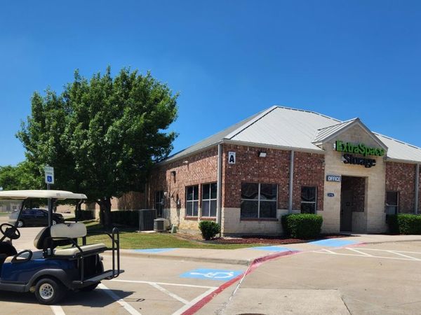 Extra Space Storage facility at 2710 Denton Tap Rd - Lewisville, TX