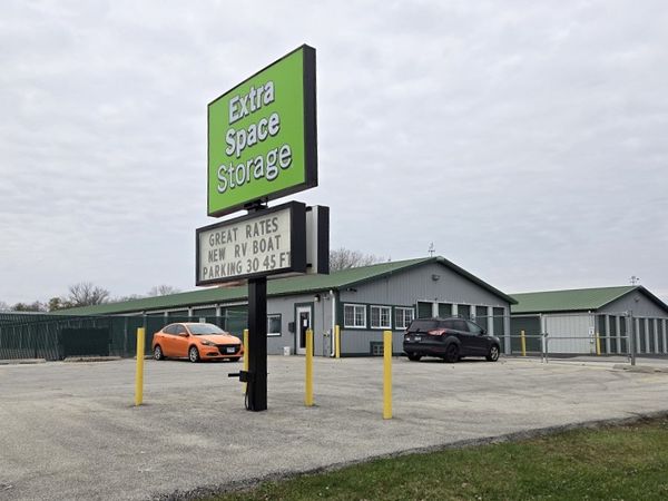 Extra Space Storage facility at 39406 N Lewis Ave - Beach Park, IL