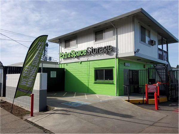 Extra Space Storage facility at 555 Roseland Ave - Santa Rosa, CA