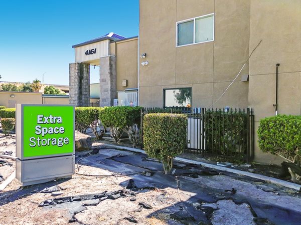 Extra Space Storage facility at 4161 Pell Dr - Sacramento, CA