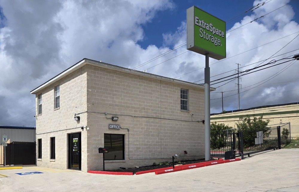 10×20 Garage in San Antonio, TX 27904 US Highway 281 N San Antonio, Texas