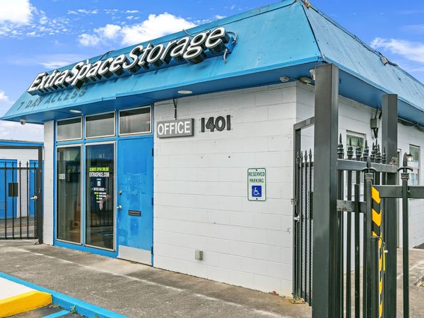 Extra Space Storage facility at 1401 Jordan Ln NW - Huntsville, AL