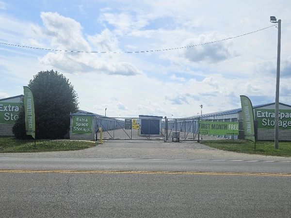 Extra Space Storage facility at 16689 N 1000th St - Effingham, IL