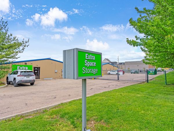 Extra Space Storage facility at 5621 Chatterton Rd - Columbus, OH