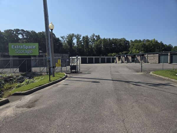 Extra Space Storage facility at 3240 Veterans Cir - Birmingham, AL