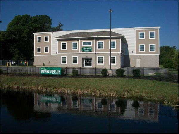 Extra Space Storage facility at 200 Poplar Hill Rd - Chesapeake, VA