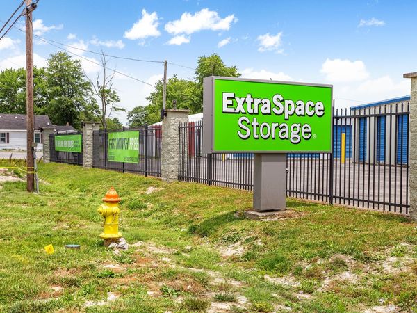 Extra Space Storage facility at 1129 S Gardner St - Scottsburg, IN