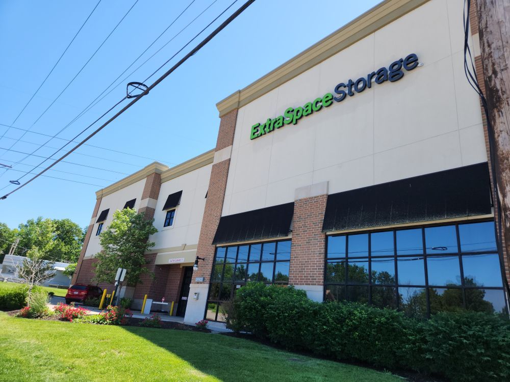 Extra Space Storage  9900 Big Bend Rd in St Louis, MO