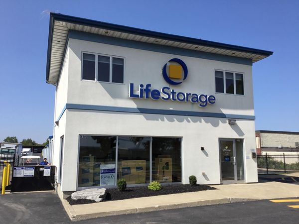 Life Storage facility on 550 Cayuga Rd - Buffalo, NY