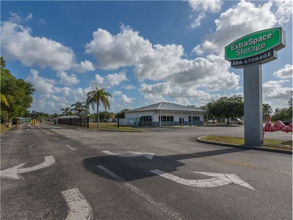 Extra Space Storage facility at 270 Malabar Rd SW - Palm Bay, FL