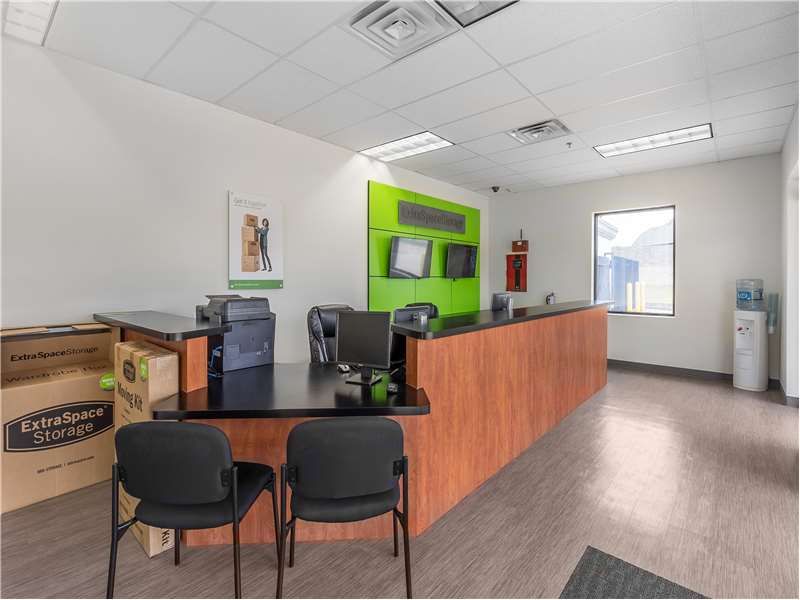 10×10 Self Storage Unit in Plano, TX 5104 14th St Plano, Texas 3
