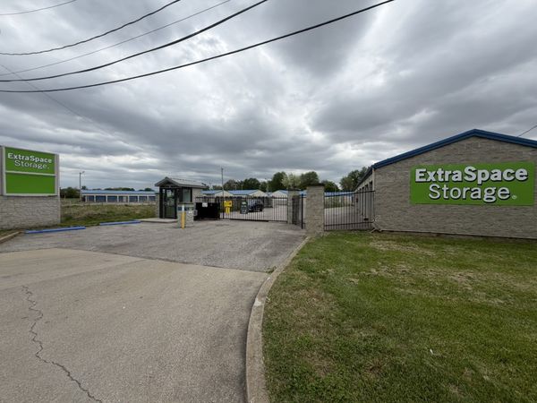Extra Space Storage facility at 1339 W Tipton St - Seymour, IN