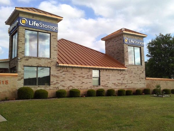 Life Storage facility on 1515 N A W Grimes Blvd - Round Rock, TX