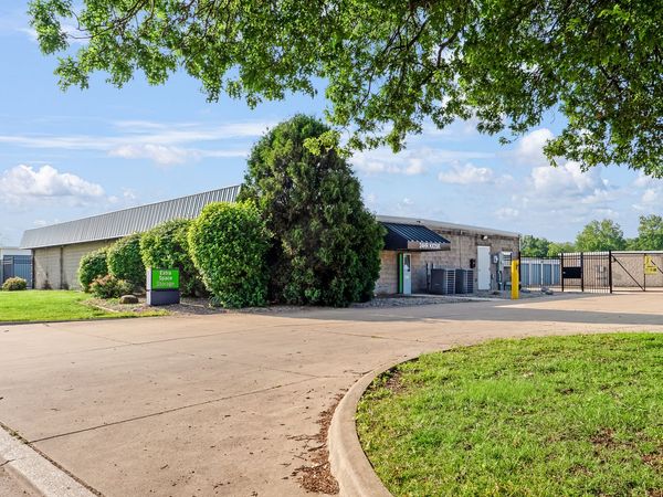 Extra Space Storage facility at 2809 Lager Dr - Champaign, IL