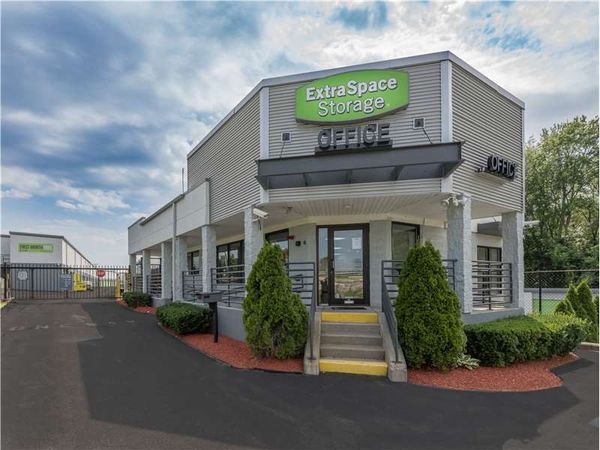 Extra Space Storage facility at 90 Taunton St - Plainville, MA