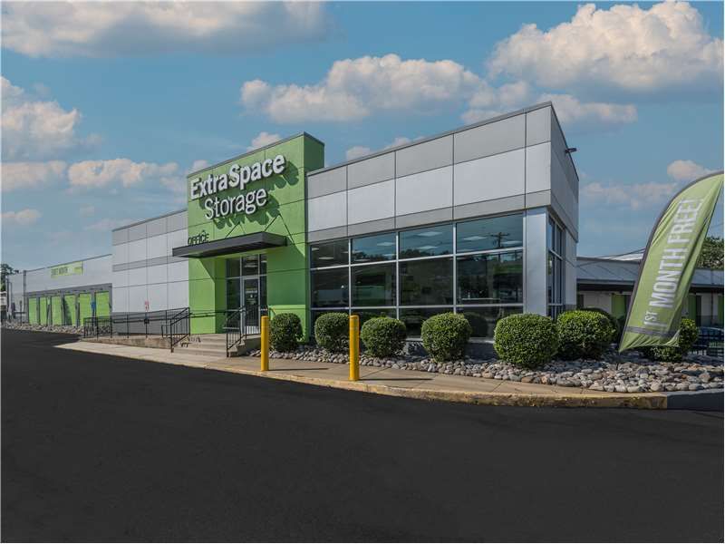 Extra Space Storage  5140 River Rd in Chevy Chase, MD