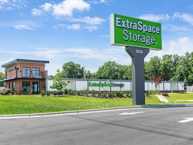Storage Units in Fayetteville, NC at 5234 Raeford Rd | Extra Space Storage