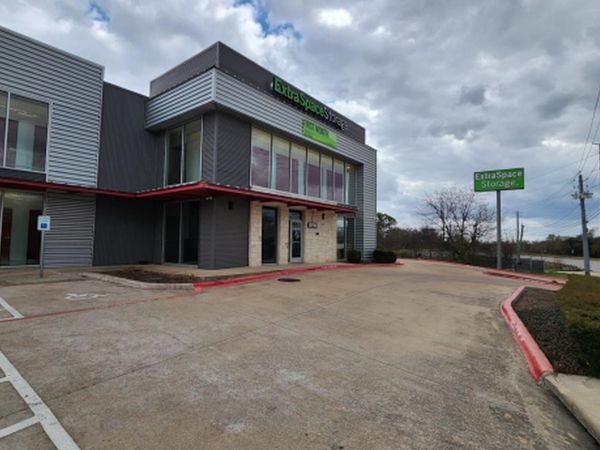 Extra Space Storage facility at 2220 E Howard Ln - Pflugerville, TX