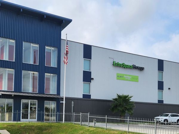 Extra Space Storage facility at 5001 W Expressway 83 - McAllen, TX