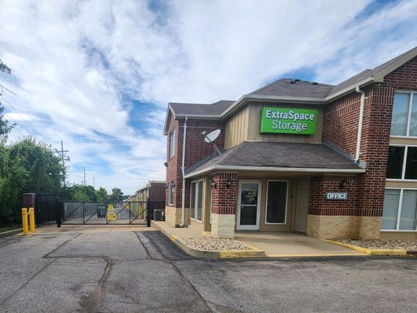 Extra Space Storage facility at 3535 Lemay Ferry Rd - St Louis, MO