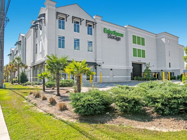 Extra Space Storage facility at 1331 John Sims Pkwy E - Niceville, FL