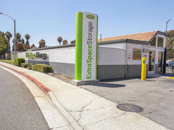 Extra Space Storage facility at 2950 Bear St - Costa Mesa, CA