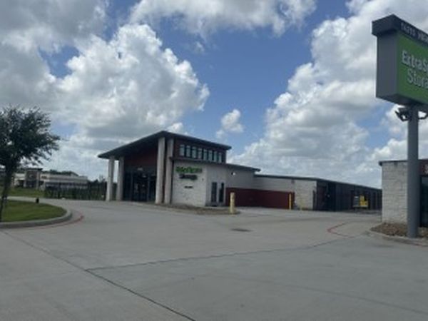 Extra Space Storage facility at 14215 Hwy 6 - Rosharon, TX