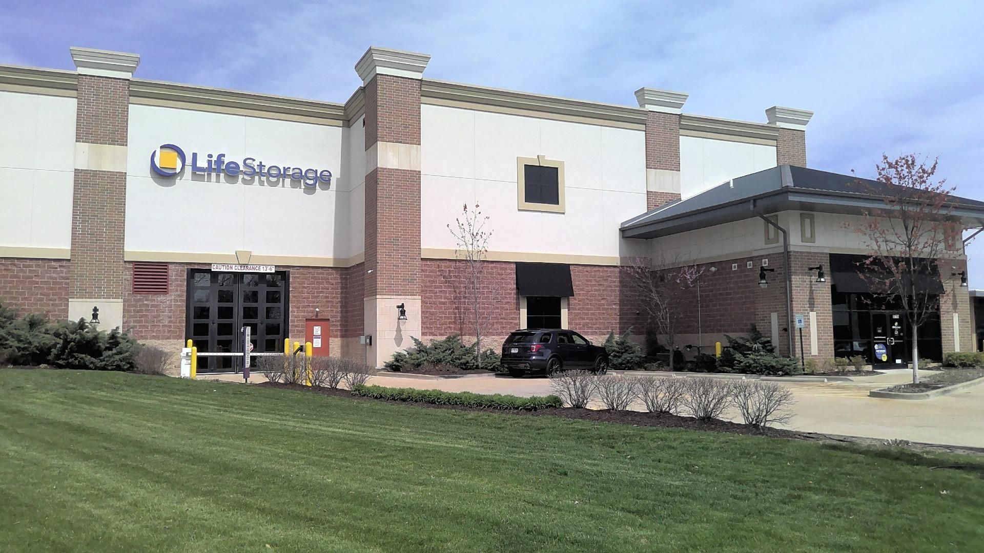 20×10 Self Storage Unit in St Louis, MO 9715 Manchester Rd St Louis, Missouri